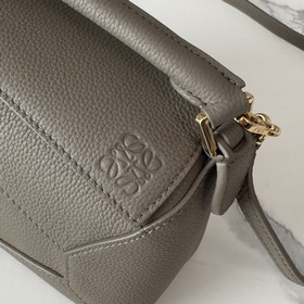 Loewe Новая версия сумки Puzzle Edge 