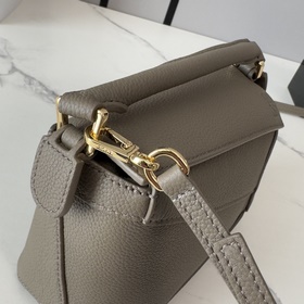 Loewe Новая версия сумки Puzzle Edge 