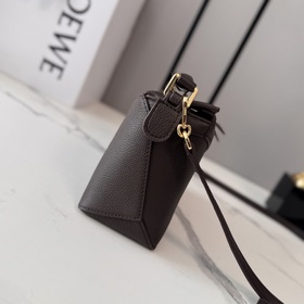 Loewe Новая версия сумки Puzzle Edge 