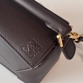 Loewe Новая версия сумки Puzzle Edge 