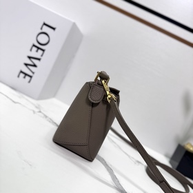 Loewe Новая версия сумки Puzzle Edge 