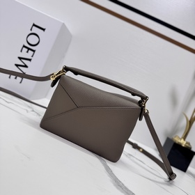 Loewe Новая версия сумки Puzzle Edge 