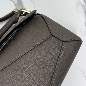 Loewe Новая версия сумки Puzzle Edge 