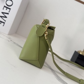 Loewe Новая версия сумки Puzzle Edge 