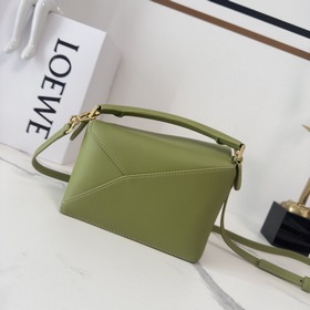 Loewe Новая версия сумки Puzzle Edge 