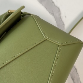 Loewe Новая версия сумки Puzzle Edge 