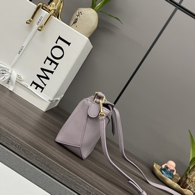 Loewe Новая модель — мини-сумка Puzzl