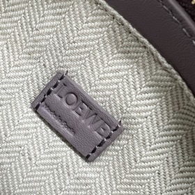 Loewe Новая модель — мини-сумка Puzzl