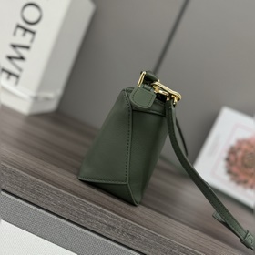 Loewe Новая версия сумки Puzzle Edge 