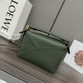 Loewe Новая версия сумки Puzzle Edge 