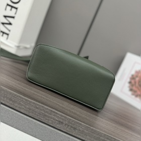 Loewe Новая версия сумки Puzzle Edge 