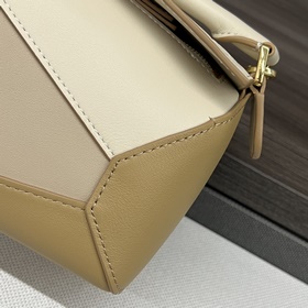 Loewe Новая модель — мини-сумка Puzzl