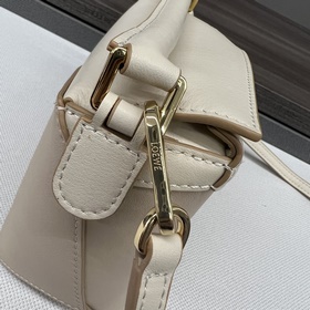 Loewe Новая модель — мини-сумка Puzzl
