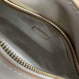 Loewe Новая модель — мини-сумка Puzzl