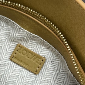 Loewe Новая модель — мини-сумка Puzz