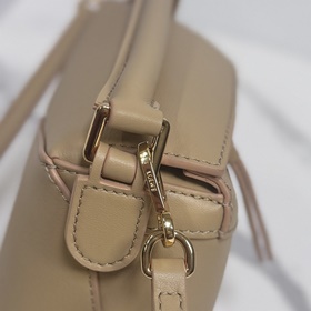 Loewe Новая модель — мини-сумка Puzzl