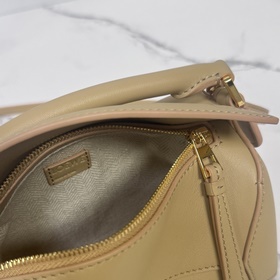 Loewe Новая модель — мини-сумка Puzzl