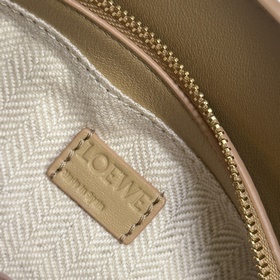 Loewe Новая модель — мини-сумка Puzzl