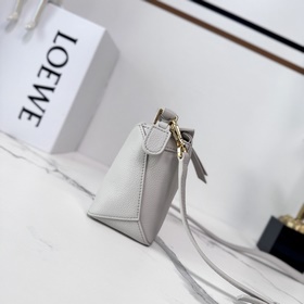 Loewe Новая версия сумки Puzzle Edge 
