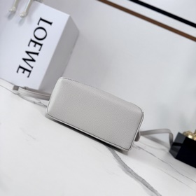 Loewe Новая версия сумки Puzzle Edge 