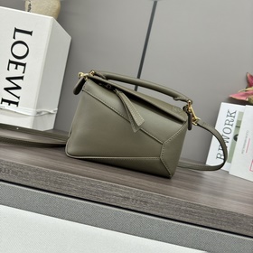 Loewe Новая версия сумки Puzzle Edge