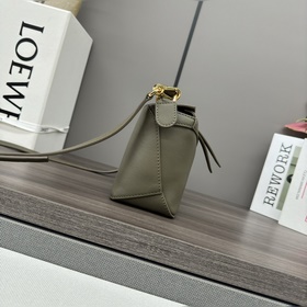 Loewe Новая версия сумки Puzzle Edge 