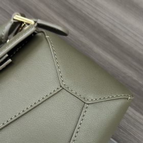 Loewe Новая версия сумки Puzzle Edge 