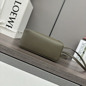 Loewe Новая версия сумки Puzzle Edge 