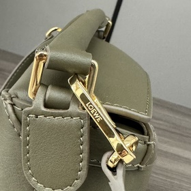 Loewe Новая версия сумки Puzzle Edge 