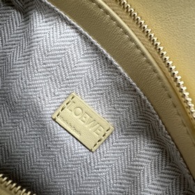 Loewe Новая модель — мини-сумка Puzzl