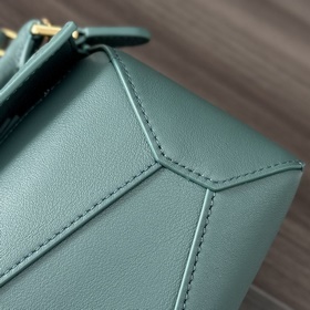 Loewe Новая модель — мини-сумка Puzzl