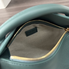 Loewe Новая модель — мини-сумка Puzzl