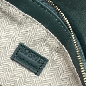 Loewe Новая модель — мини-сумка Puzzl