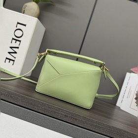Loewe Новая версия сумки Puzzle Edge 