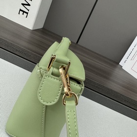 Loewe Новая версия сумки Puzzle Edge 