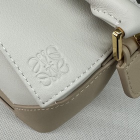 Loewe Новая модель — мини-сумка Puzzl