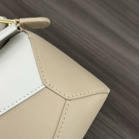 Loewe Новая модель — мини-сумка Puzzl