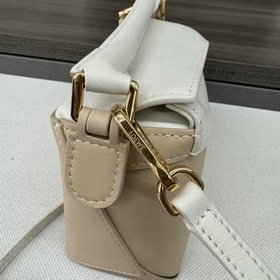 Loewe Новая модель — мини-сумка Puzzl