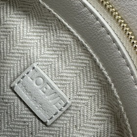 Loewe Новая модель — мини-сумка Puzzl
