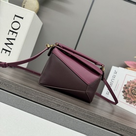 Loewe Новая модель — мини-сумка Puzzl