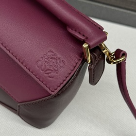 Loewe Новая модель — мини-сумка Puzzl