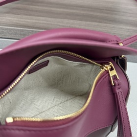 Loewe Новая модель — мини-сумка Puzzl
