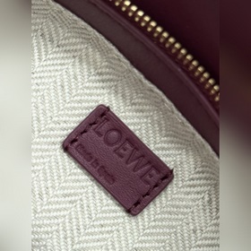 Loewe Новая модель — мини-сумка Puzzl