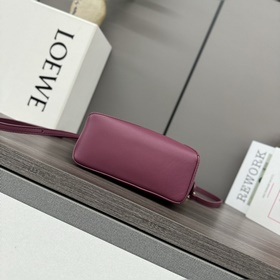 Loewe Новая модель — мини-сумка Puzzl