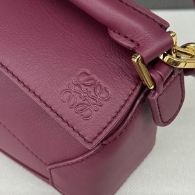 Loewe Новая модель — мини-сумка Puzzl