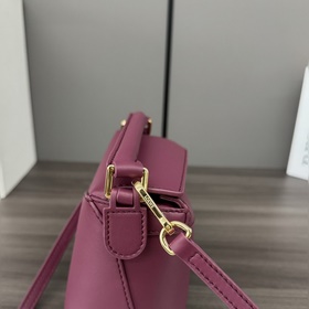 Loewe Новая модель — мини-сумка Puzzl