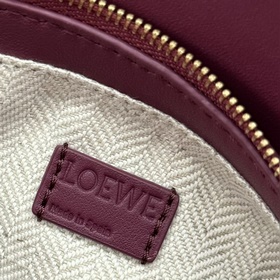 Loewe Новая модель — мини-сумка Puzzl