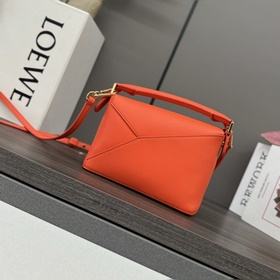 Loewe Новая версия сумки Puzzle Edge 