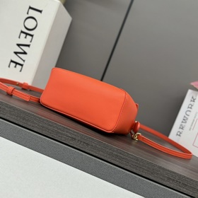 Loewe Новая версия сумки Puzzle Edge 
