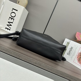 Кошелек Loewe Flamenco из мягкой кожи 